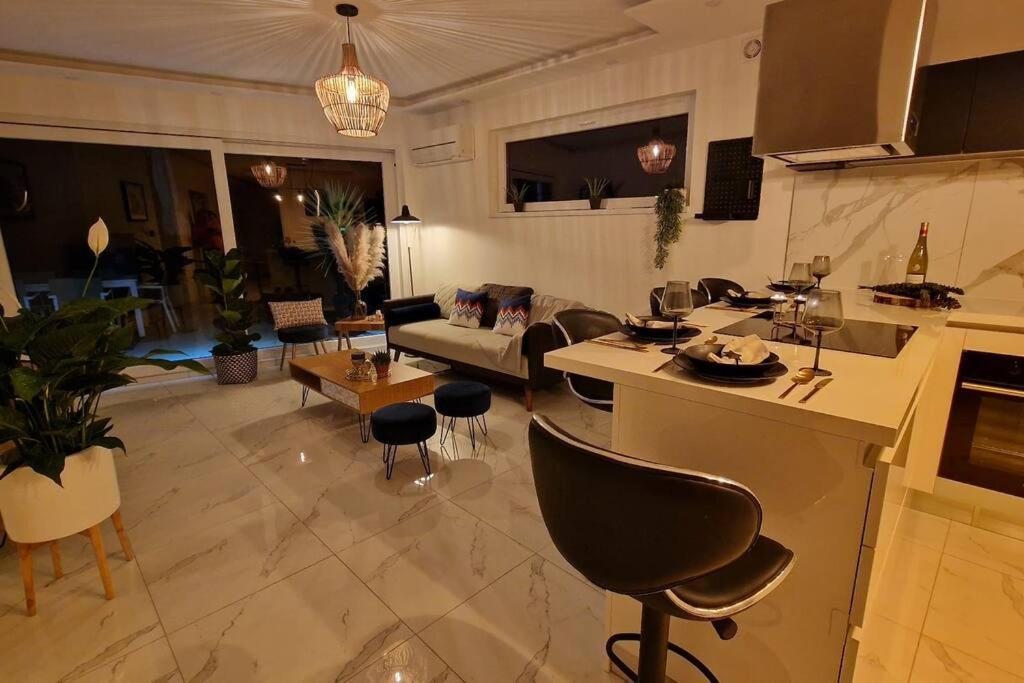 Suite Prestige Logement Neuf Avec Spa Et Ecran De Cinema En Rez De Jardin كولمار المظهر الخارجي الصورة
