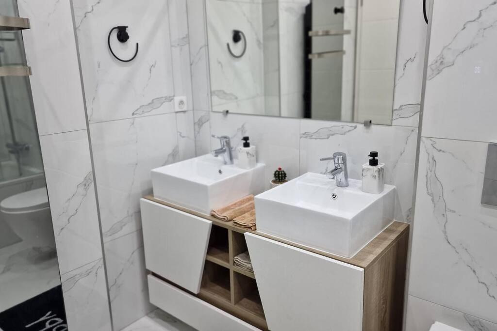 Suite Prestige Logement Neuf Avec Spa Et Ecran De Cinema En Rez De Jardin كولمار المظهر الخارجي الصورة