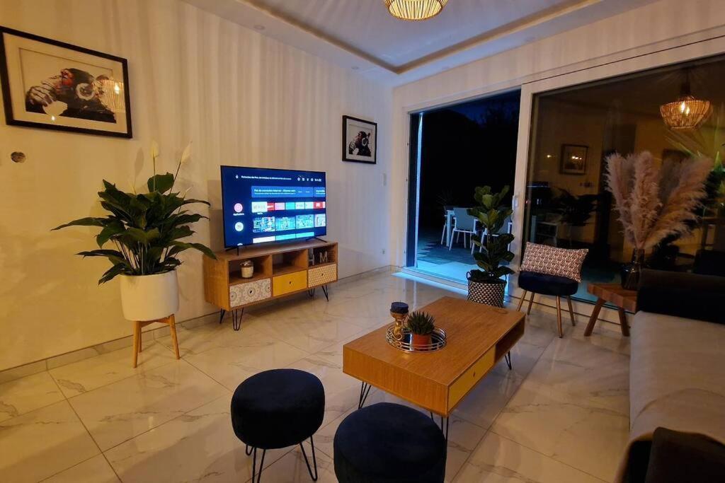 Suite Prestige Logement Neuf Avec Spa Et Ecran De Cinema En Rez De Jardin كولمار المظهر الخارجي الصورة