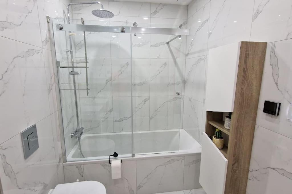 Suite Prestige Logement Neuf Avec Spa Et Ecran De Cinema En Rez De Jardin كولمار المظهر الخارجي الصورة